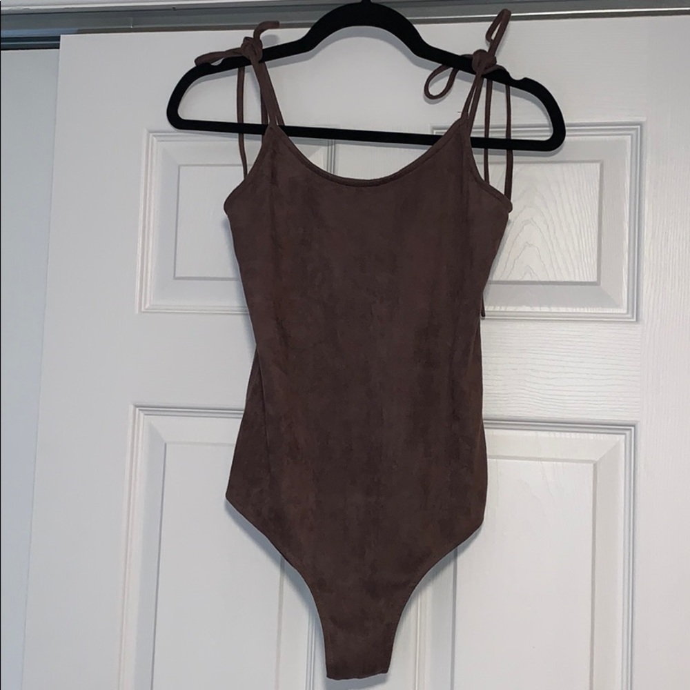 🟣 Me to we faux suede bodysuit purple grey medium
